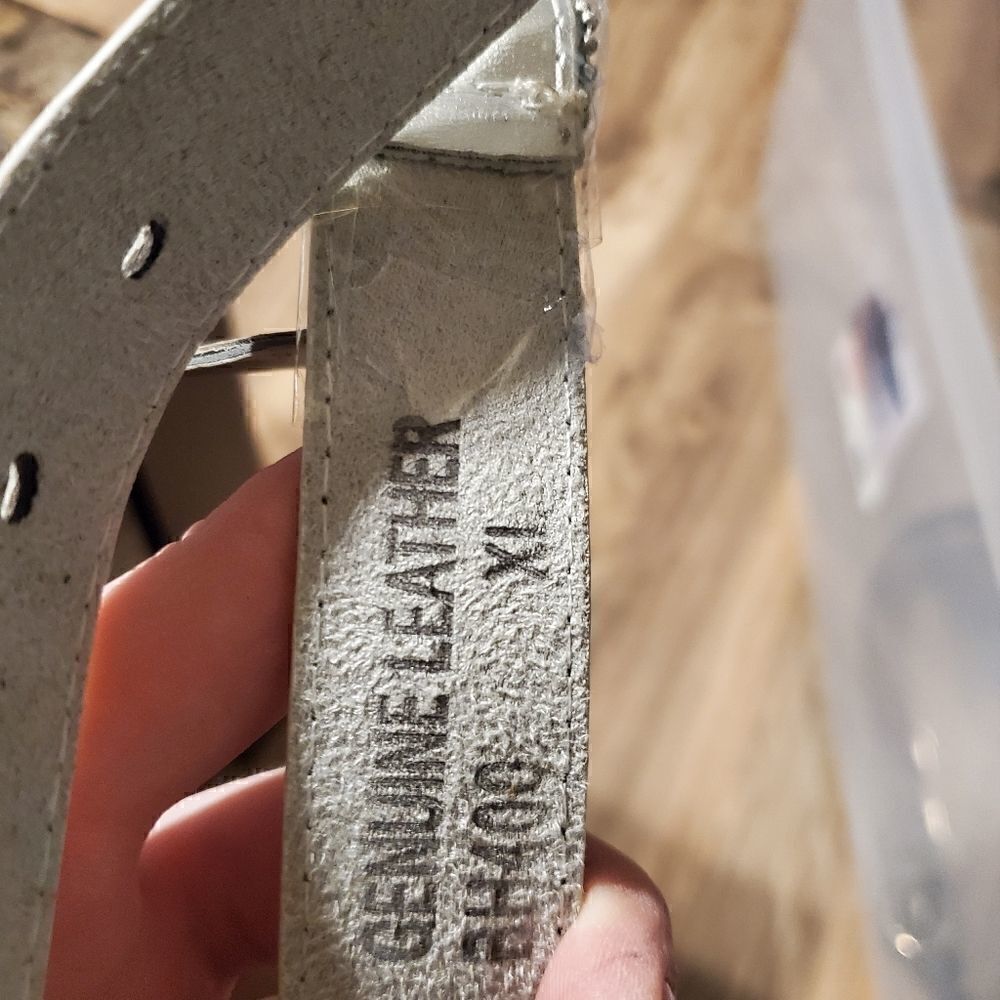 Red 1 inch belt  - Picture 4 of 4